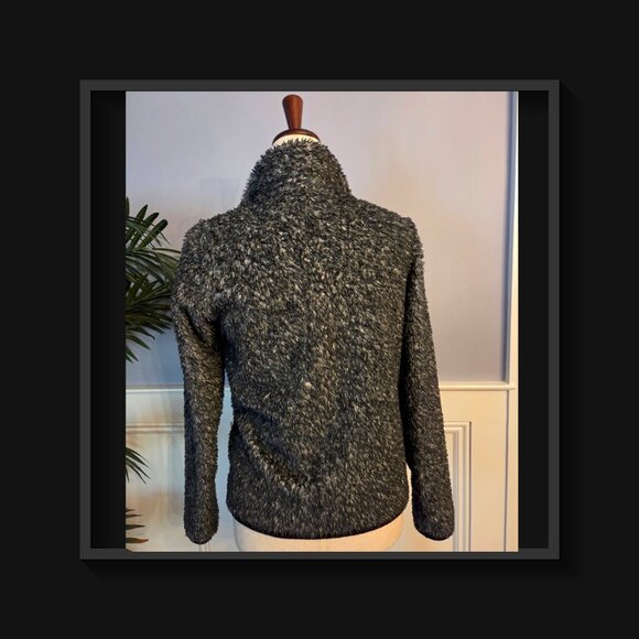 Full Zip Uniqlo Fuzzy Jacket - Picture 2 of 3